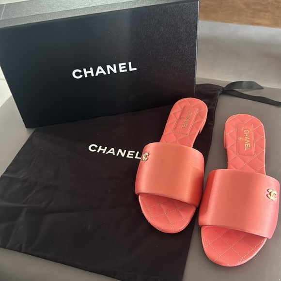 Authentic 22P Chanel satin sandals - Picture 12 of 12